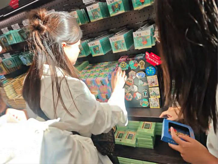 Cultural Gift Displays and Experiences