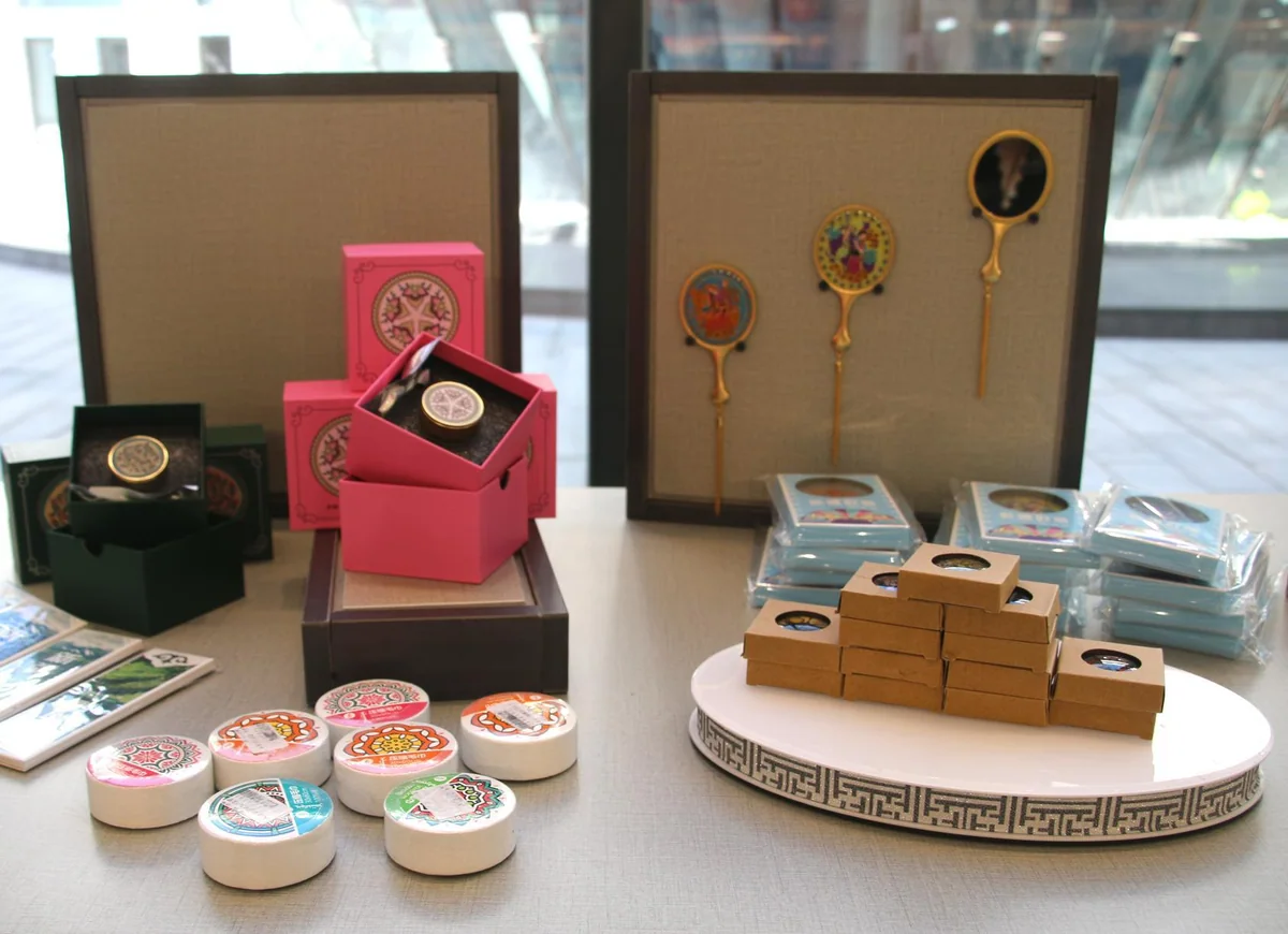 Cultural Gift Sample Display