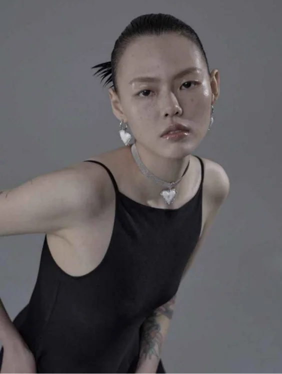 Jewelry Wearing and Editorial References