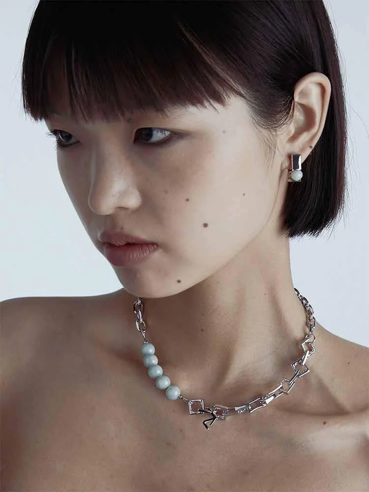 Jewelry Wearing and Editorial References