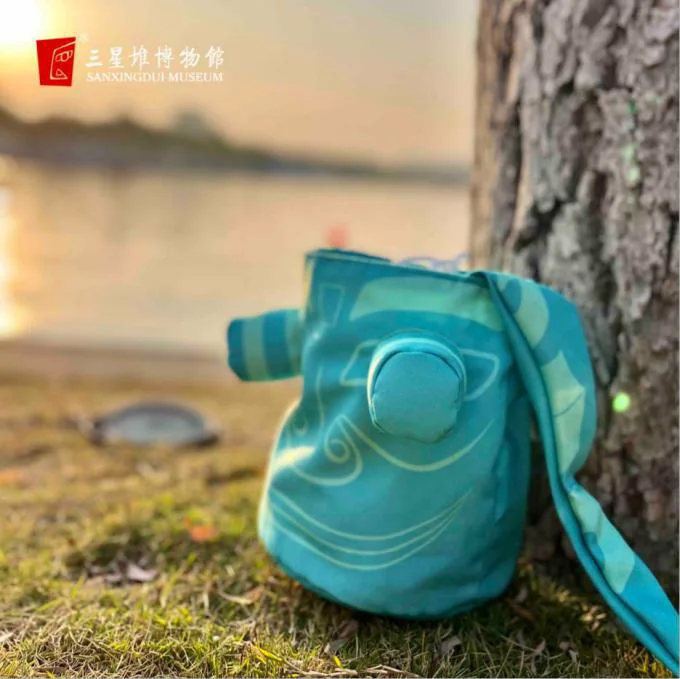 Sanxingdui Bronze Mask Bucket Bag